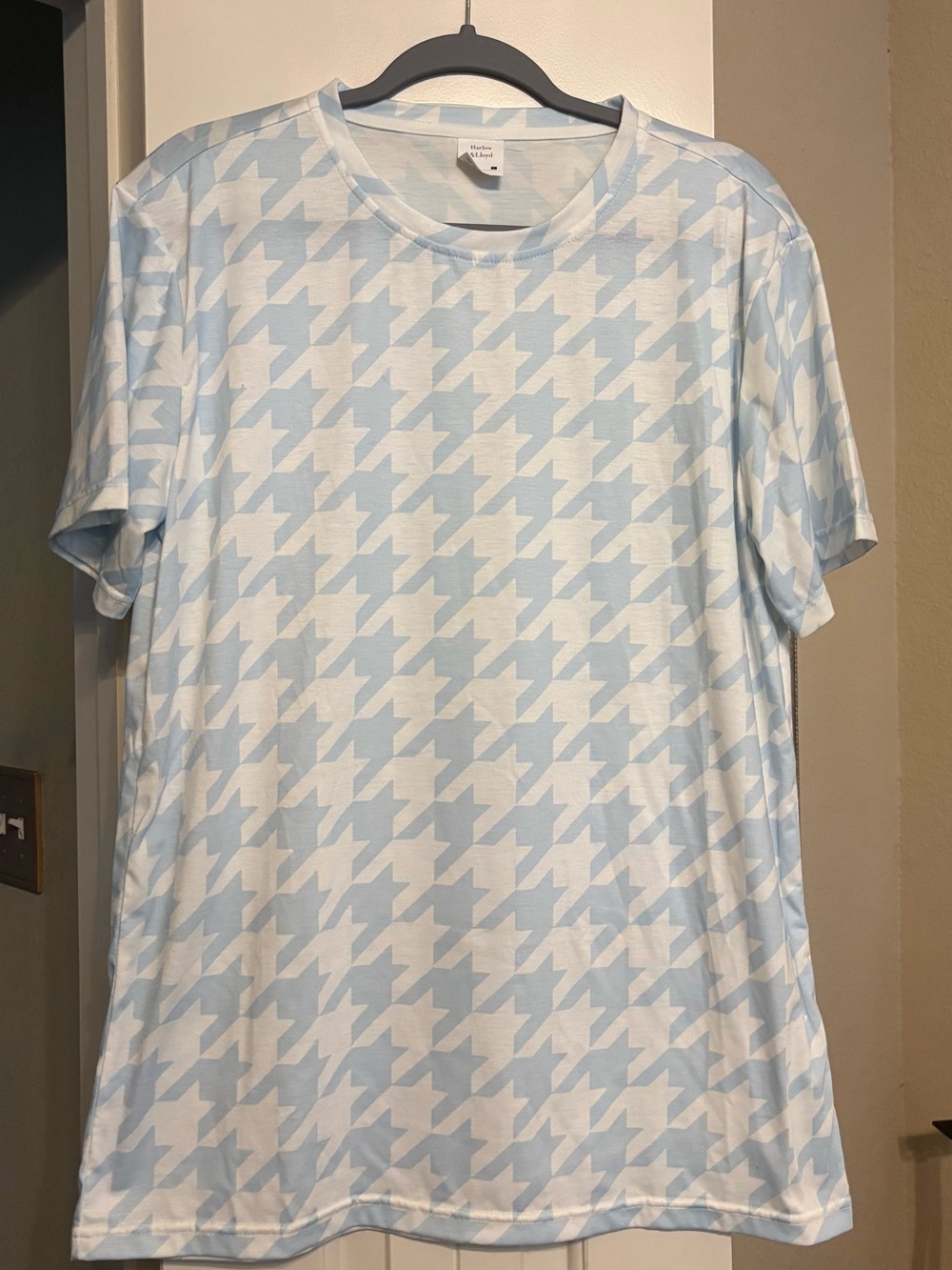 ***MARKED DOWN*** 
Harrow & Lloyd Houndstooth Print Tee – Size M